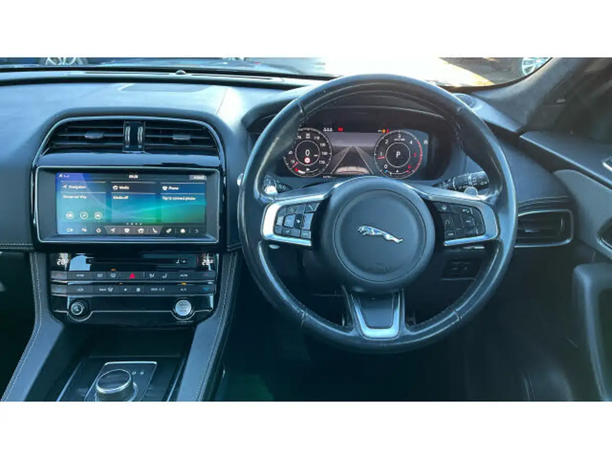 2020-jaguar-f-pace-20-i4d-chequered-flag-180ps-big-14