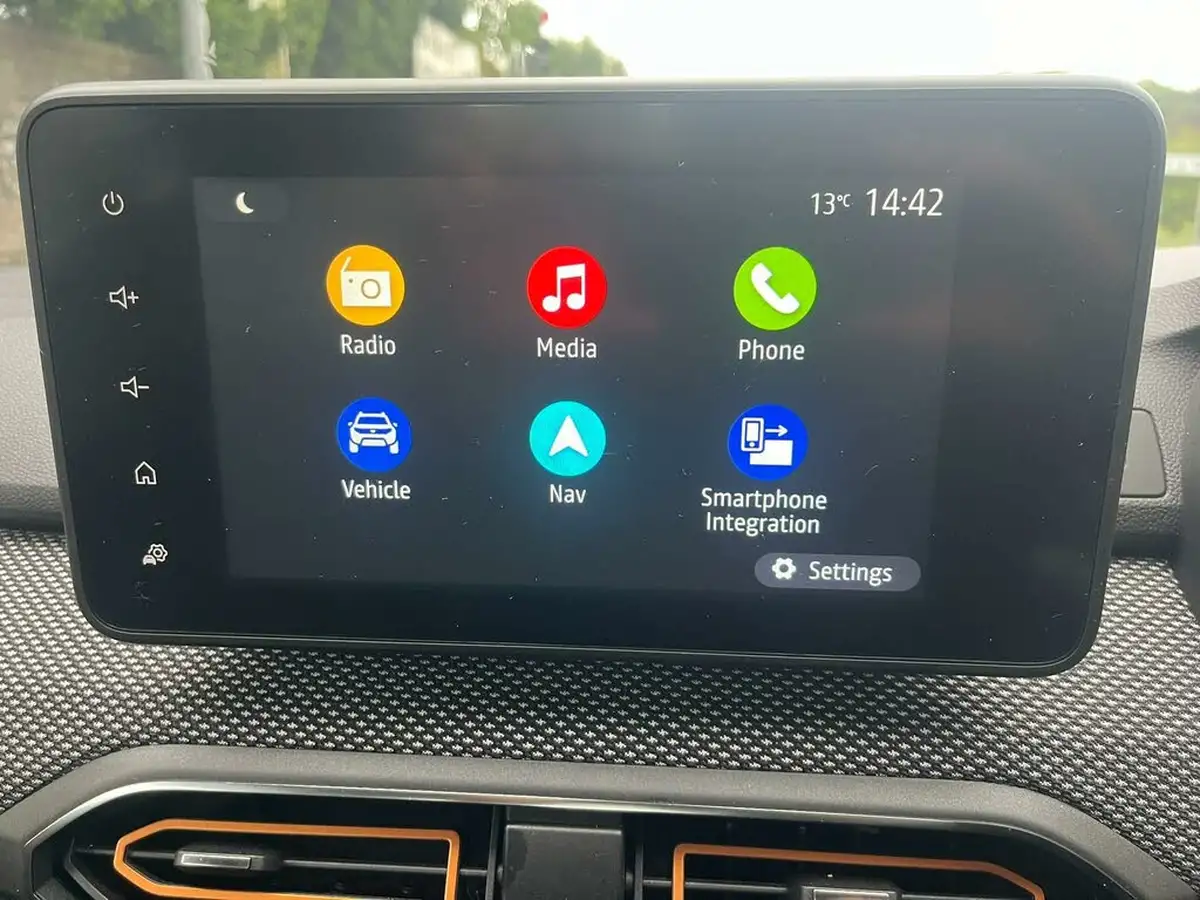 2022-dacia-sandero-stepway-10-tce-comfort-90bhp-big-13