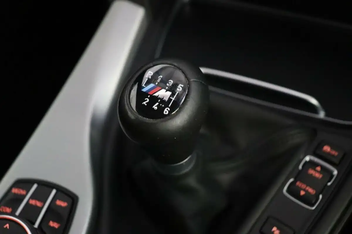 2019-bmw-4-series-20td-420d-sport-coupe-2d-big-32