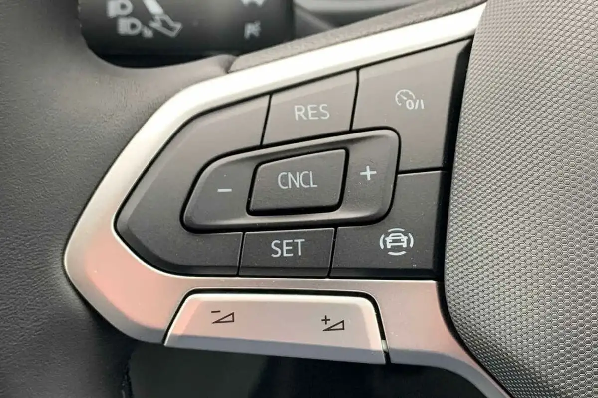 2022-volkswagen-transporter-20tdi-t28-startline-bmt-swb-110pseu6dt-e-big-5