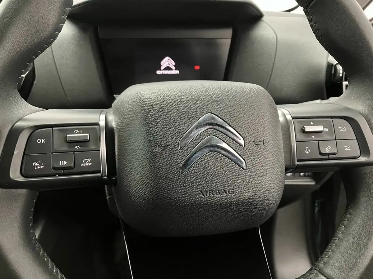 2023-citroen-c4-12-puretech-sense-big-15
