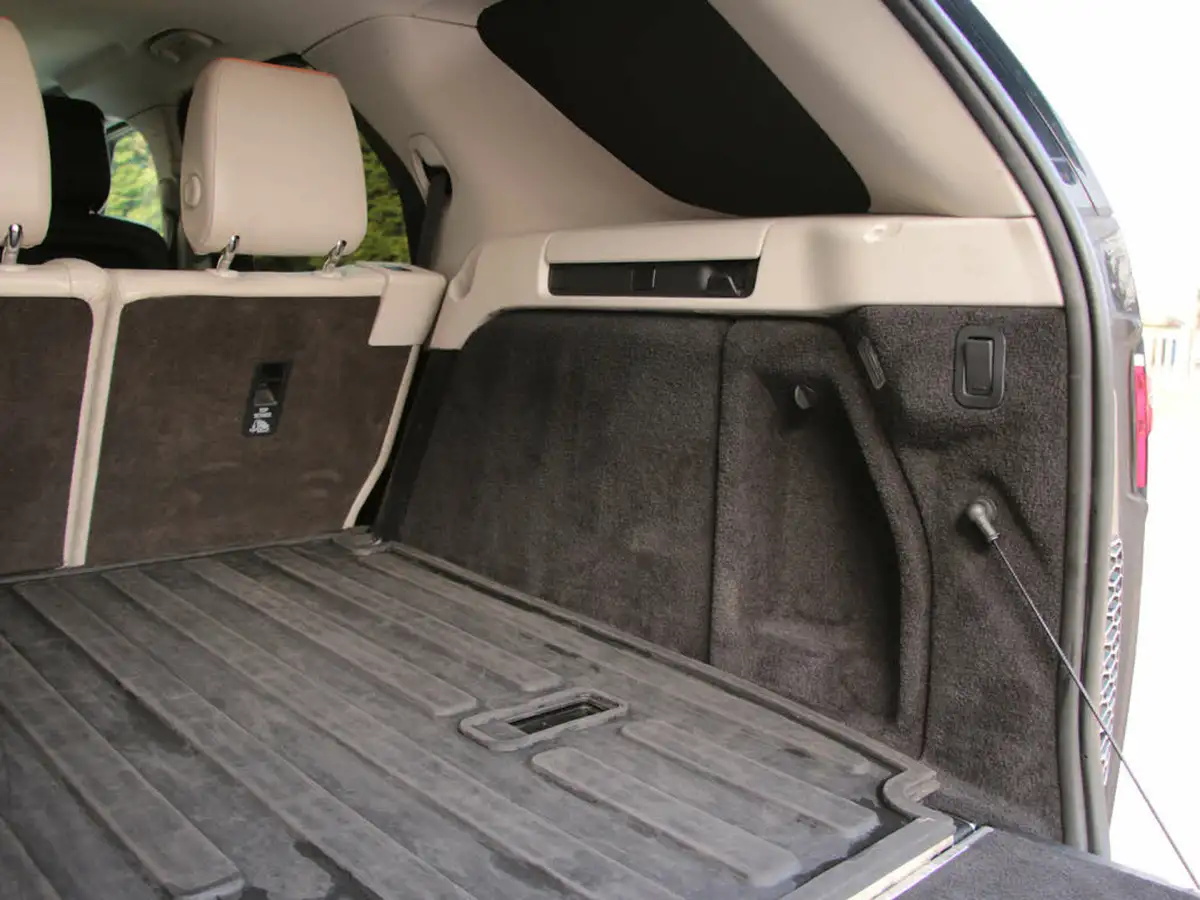 2021-land-rover-discovery-30-d300-commercial-se-big-37