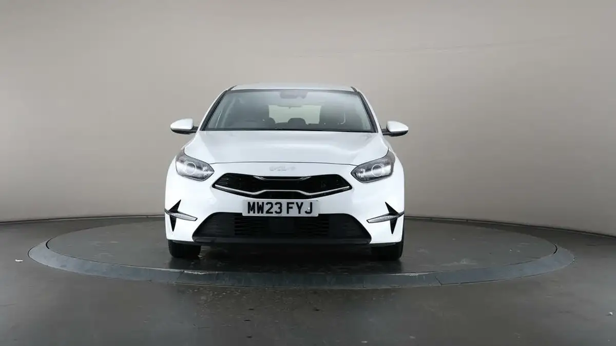 2023-kia-ceed-15-t-gdi-2-158bhp-non-adap-hatchback-big-2