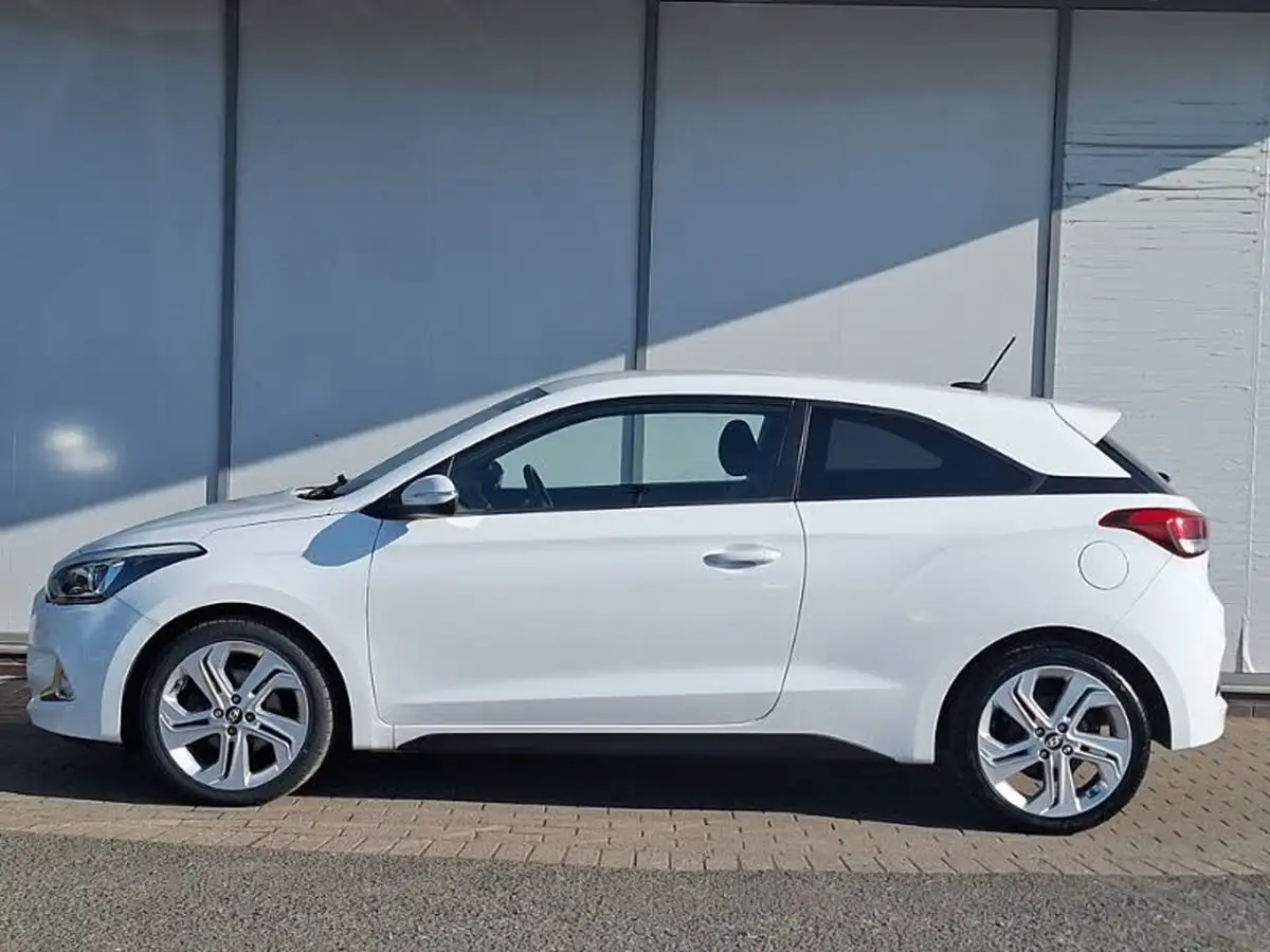 2017-hyundai-i20-10-t-gdi-premium-nav-100ps-coupe-3d-big-3