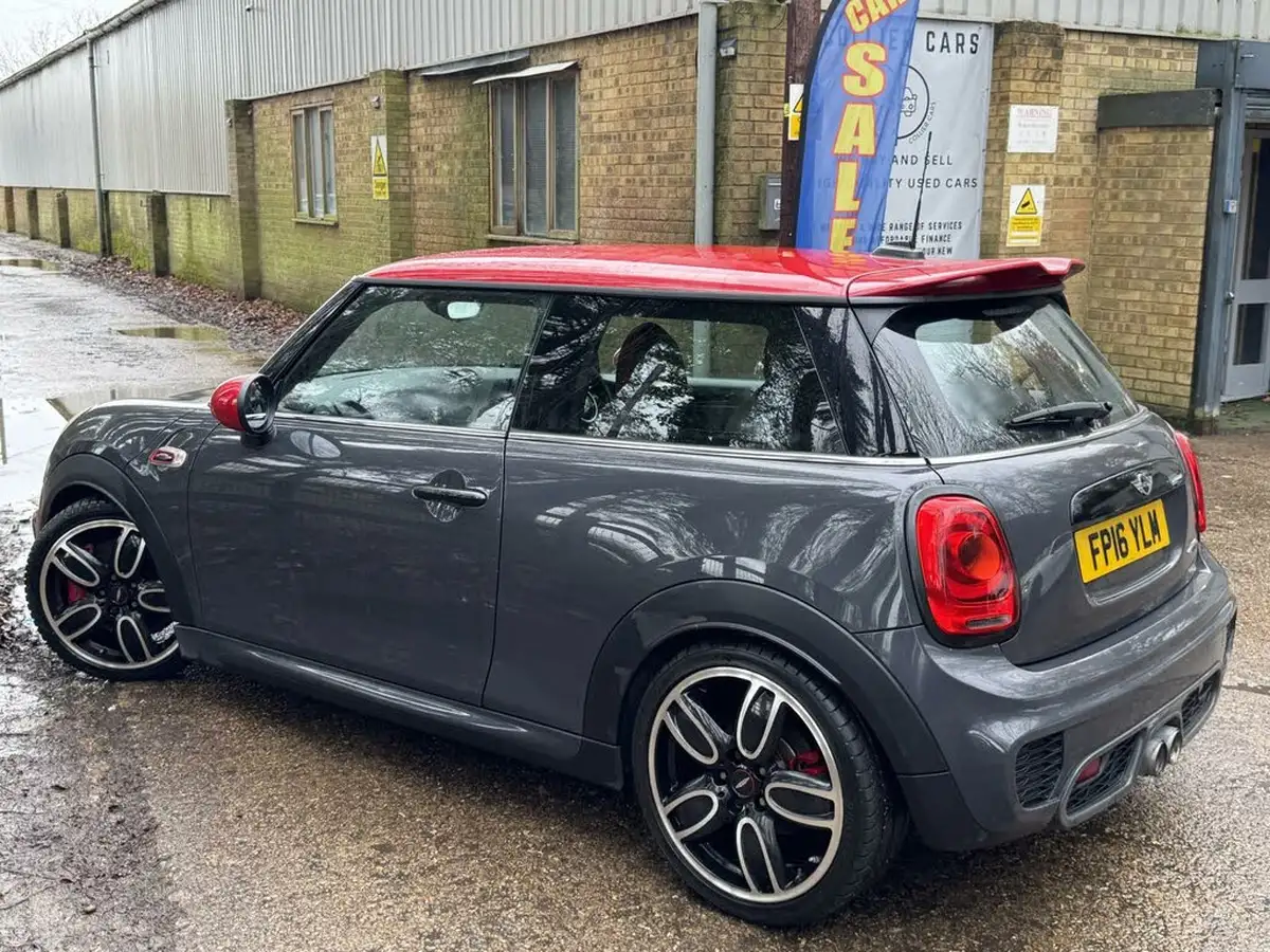 2016-mini-cooper-20-cooper-jcw-big-19