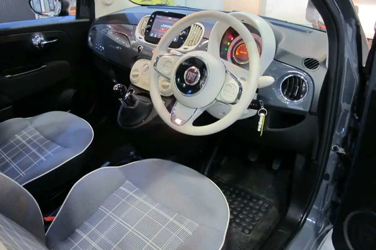2020-fiat-500-10-lounge-big-22