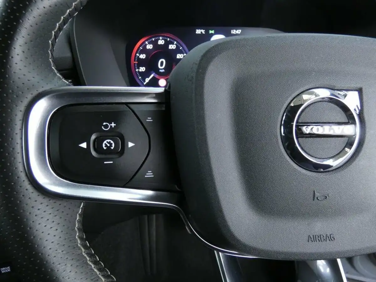 2020-volvo-xc40-15-t3-r-design-geartronic-big-15