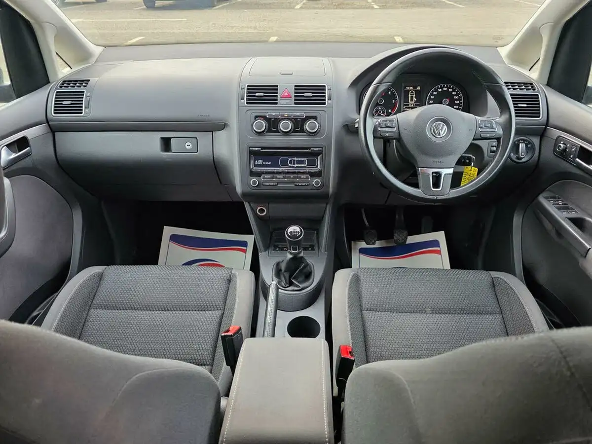 2015-volkswagen-touran-16td-se-big-17