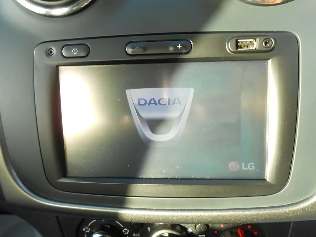 2015-dacia-sandero-stepway-15dci-laureate-big-28
