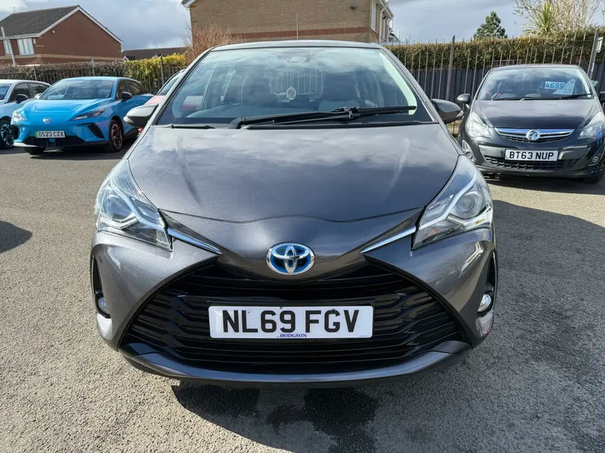 2019-toyota-yaris-15-vvt-i-icon-tech-98bhp-hybrid-1497cc-e-cvt-big-5