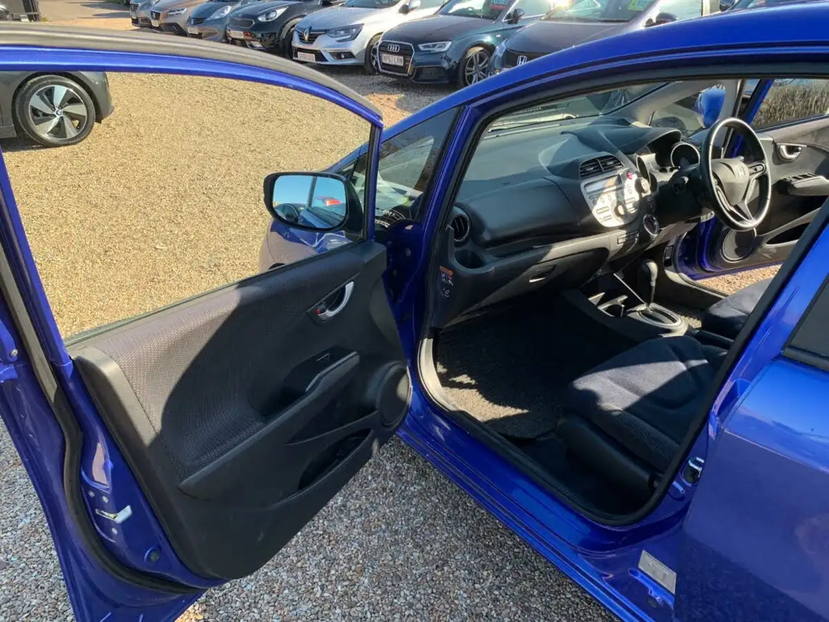 2015-honda-jazz-14-es-plus-cvt-big-20