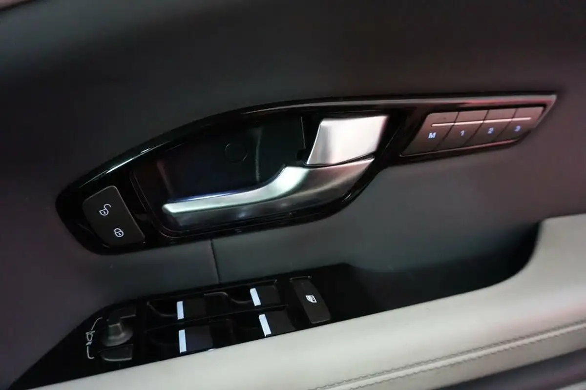 2016-land-rover-range-rover-evoque-20td4-autobiography-ss-hatchback-5d-big-22