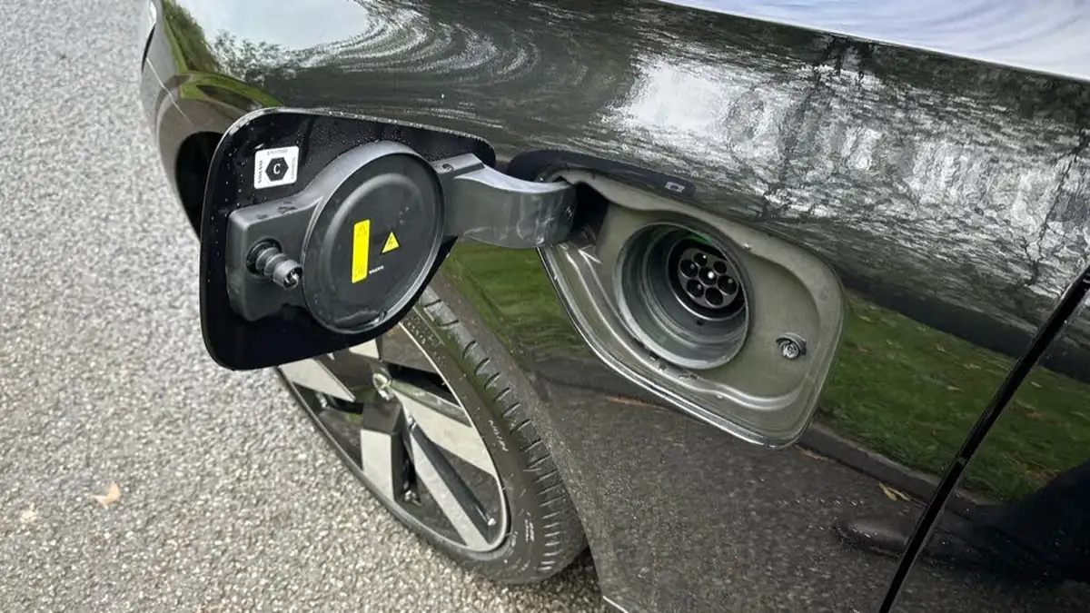 2024-volvo-v60-20-t6-plus-dark-station-wagon-big-35