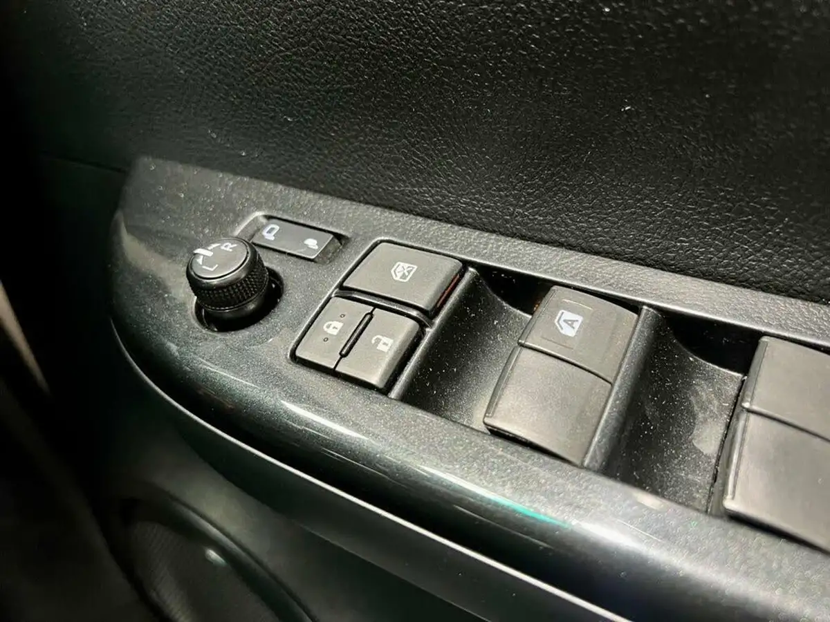 2020-toyota-hi-lux-24d-4d-icon-35t-auto-big-27