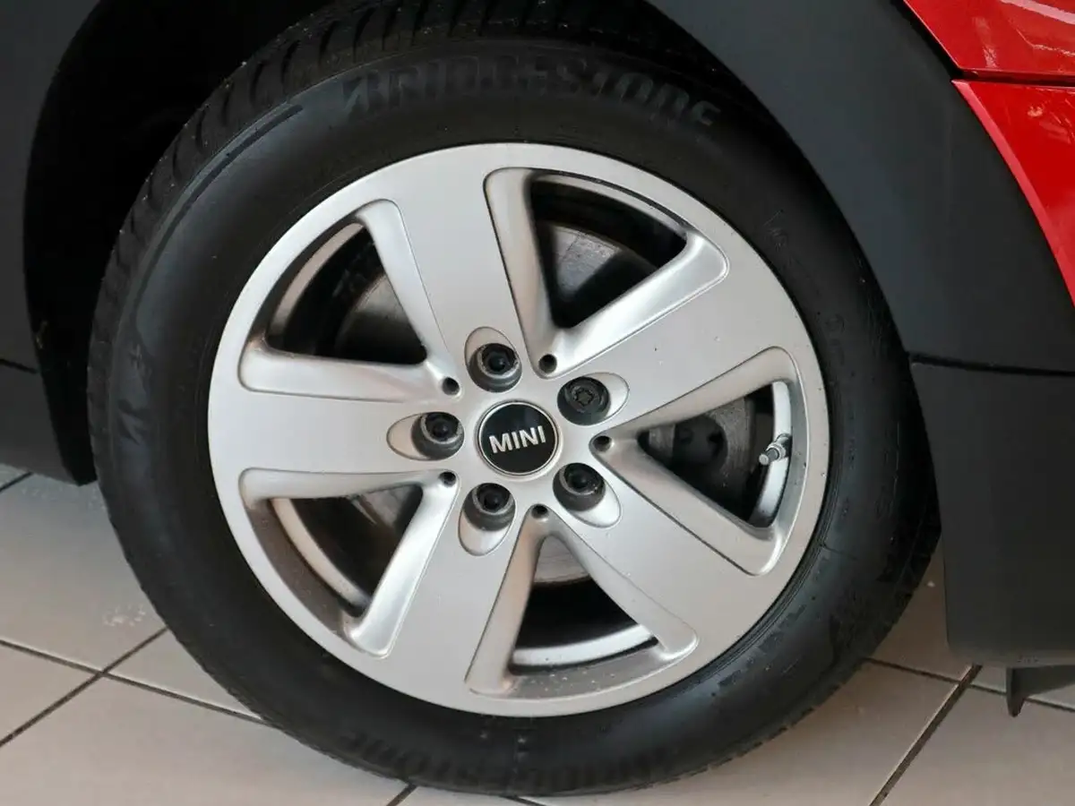 2020-mini-clubman-15-cooper-classic-big-5