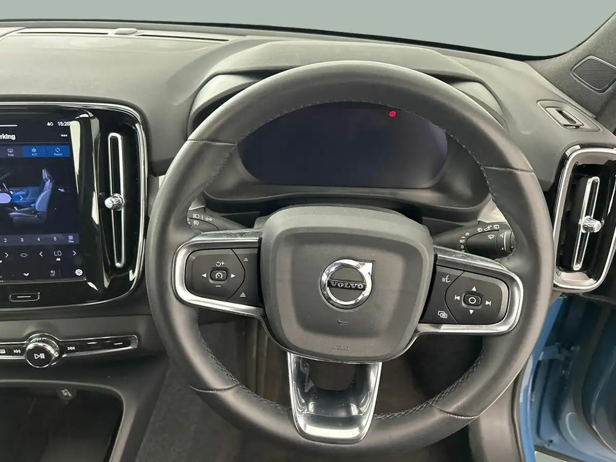 2023-volvo-xc40-20-b3-plus-big-32