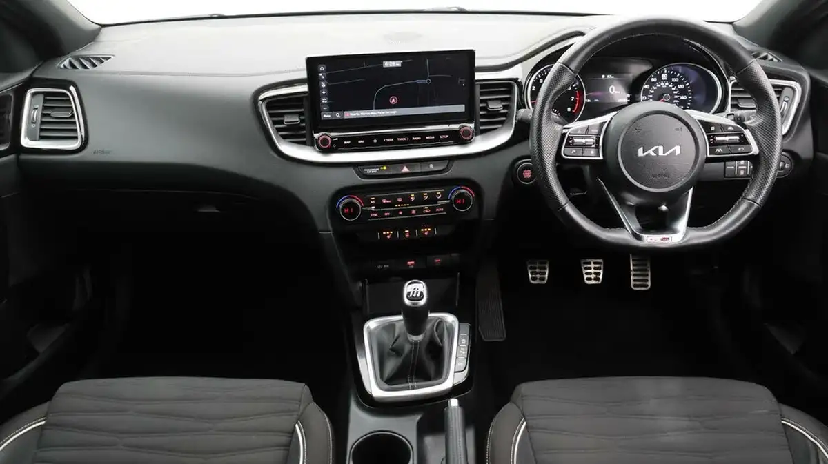 2022-kia-ceed-15-t-gdi-gt-line-big-13