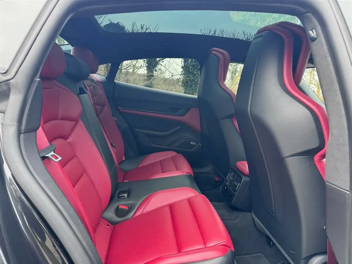 2020-porsche-taycan-e-turbo-big-15