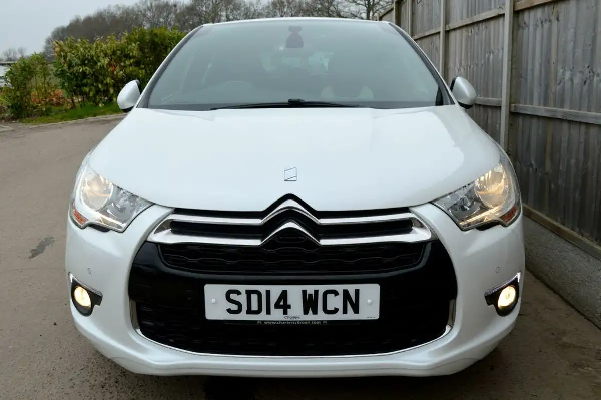 2014-citroen-ds4-20hdi-dsport-big-3