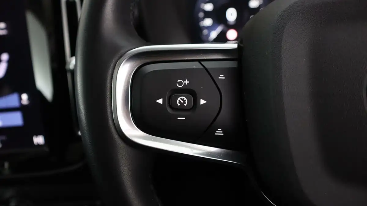 2022-volvo-xc40-20-b4-inscription-awd-big-21
