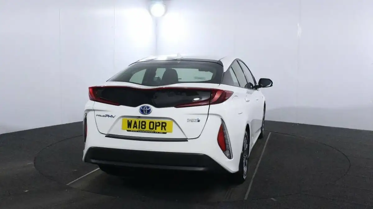 2018-toyota-prius-18-vvt-i-business-edition-plus-ss-big-6