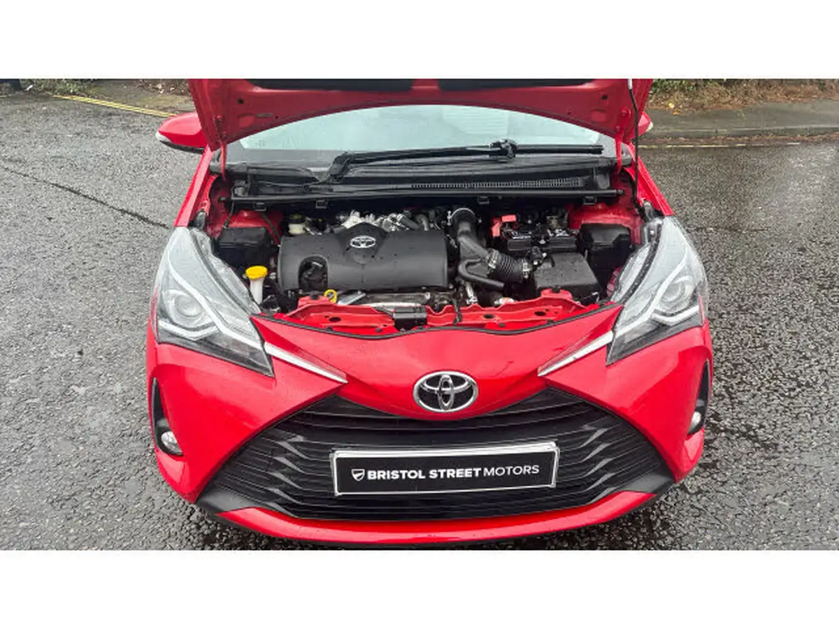 2019-toyota-yaris-15-vvt-i-icon-tech-111bhp-1496cc-cvt-big-7