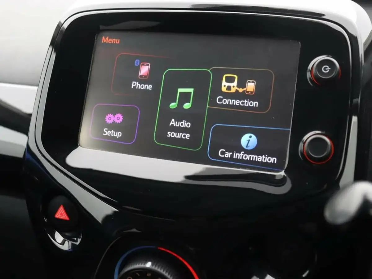 2016-toyota-aygo-10-vvt-i-x-cite-2-cyan-5d-big-25