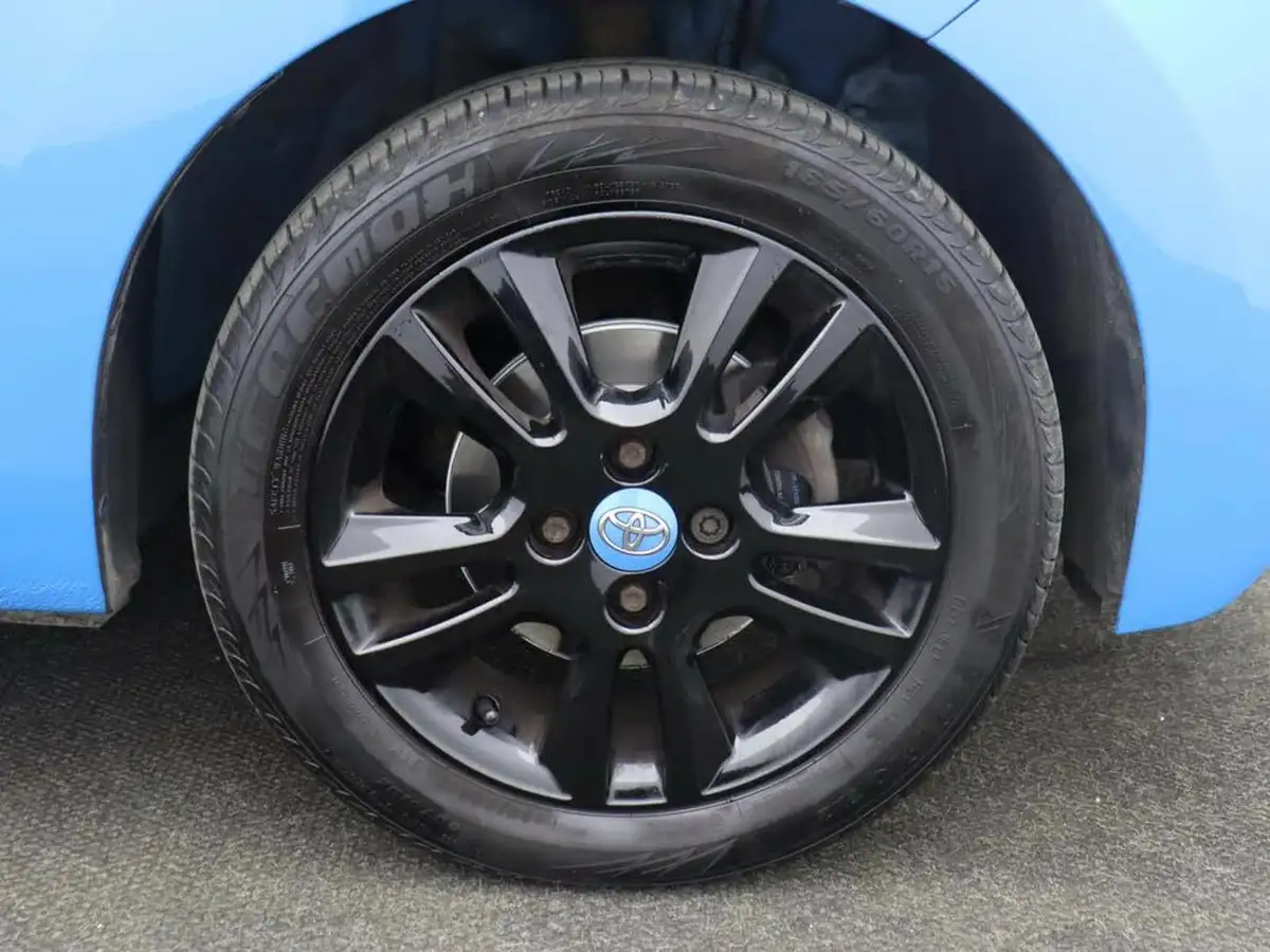 2016-toyota-aygo-10-vvt-i-x-cite-2-cyan-5d-big-8