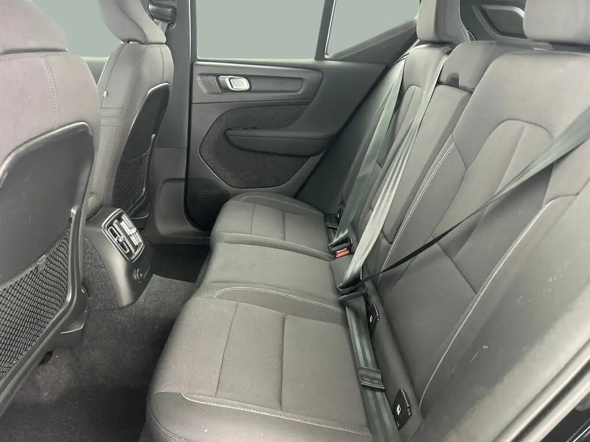 2022-volvo-xc40-15-t4-inscription-expression-big-14