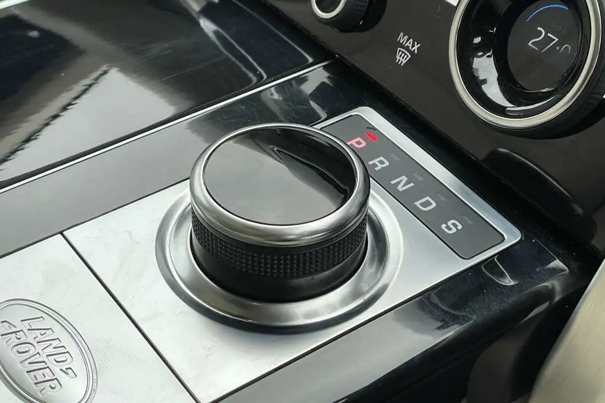 2021-land-rover-range-rover-30-d300-westminster-black-big-19