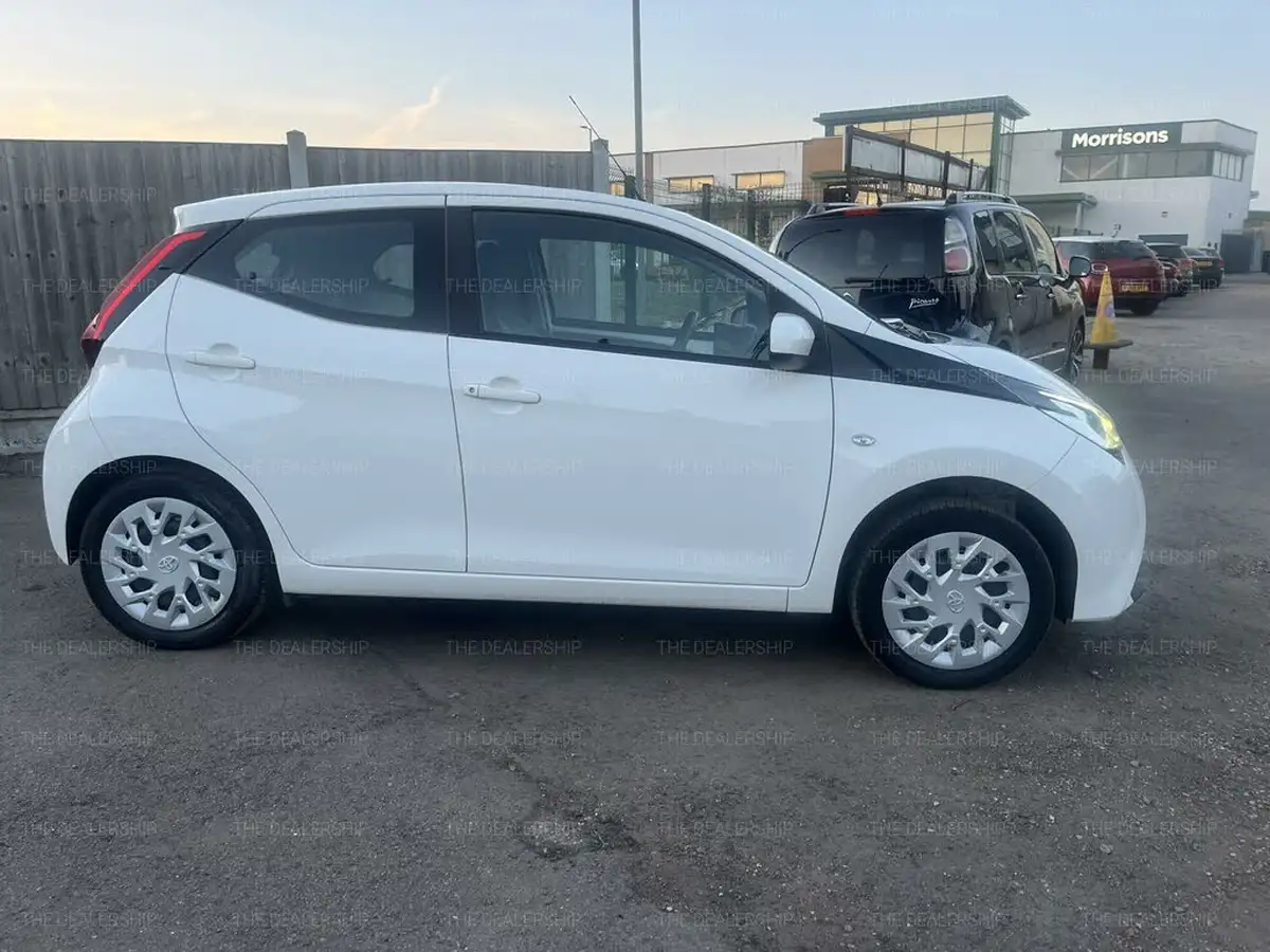 2019-toyota-aygo-10-vvt-i-x-play-big-1