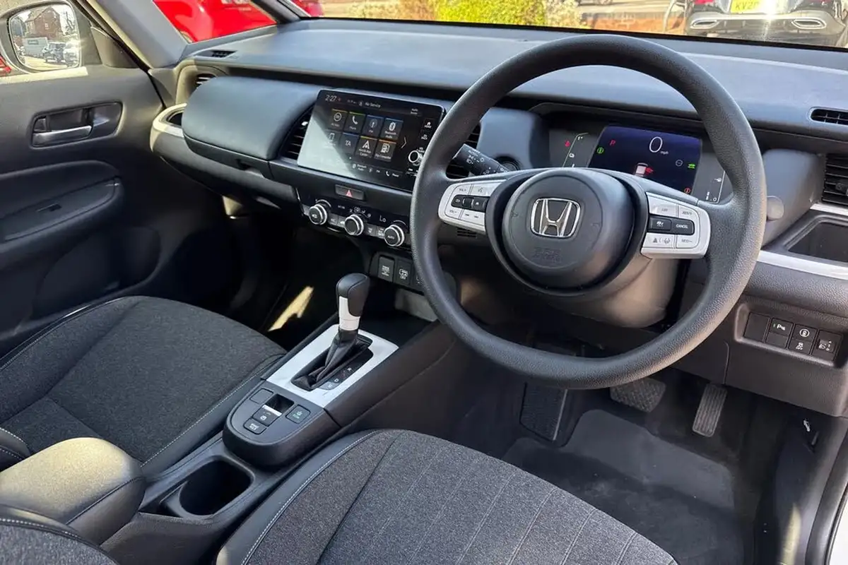 2023-honda-jazz-15-i-mmd-sr-big-35