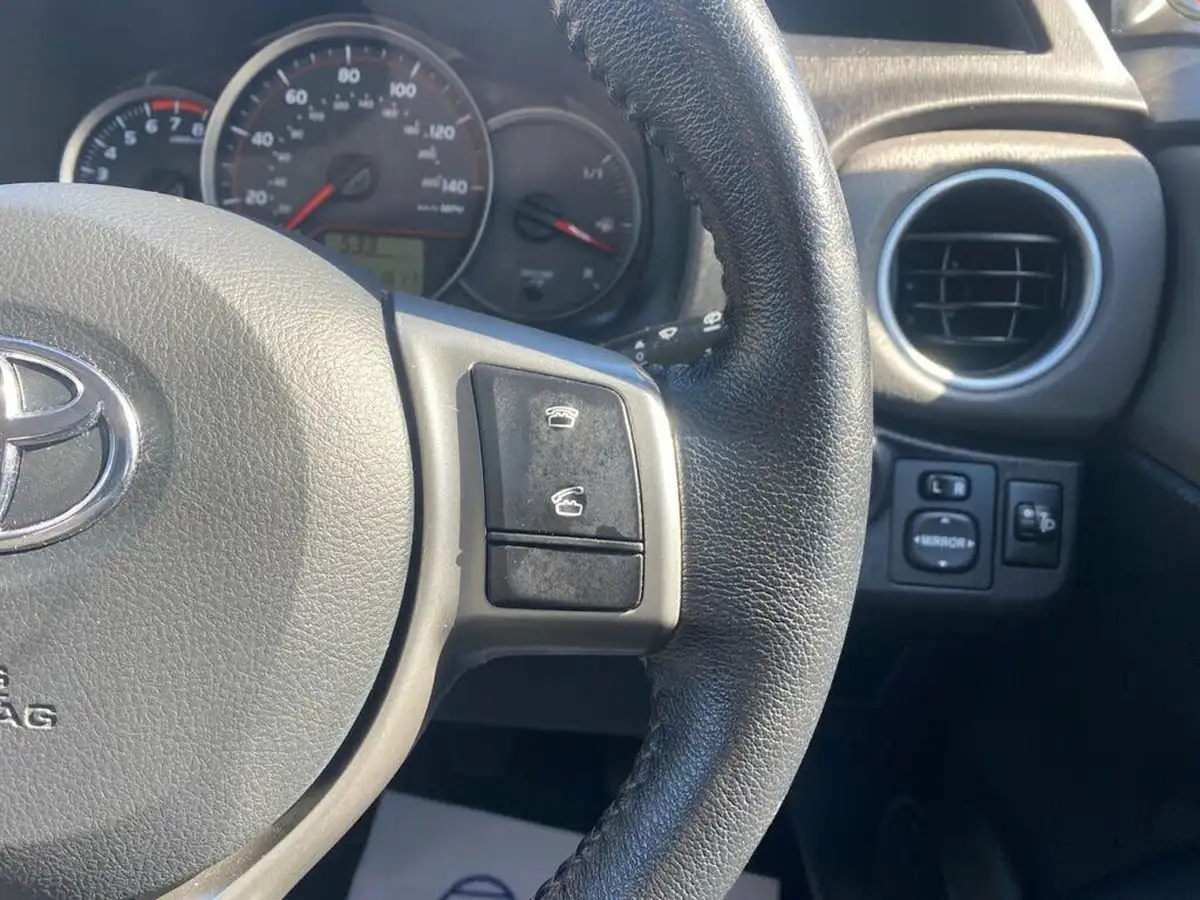 2013-toyota-yaris-133-tr-vvt-i-5d-big-24