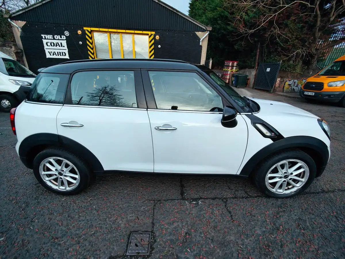 2015-mini-countryman-20td-cooper-sd-143bhp-chili-auto-big-3