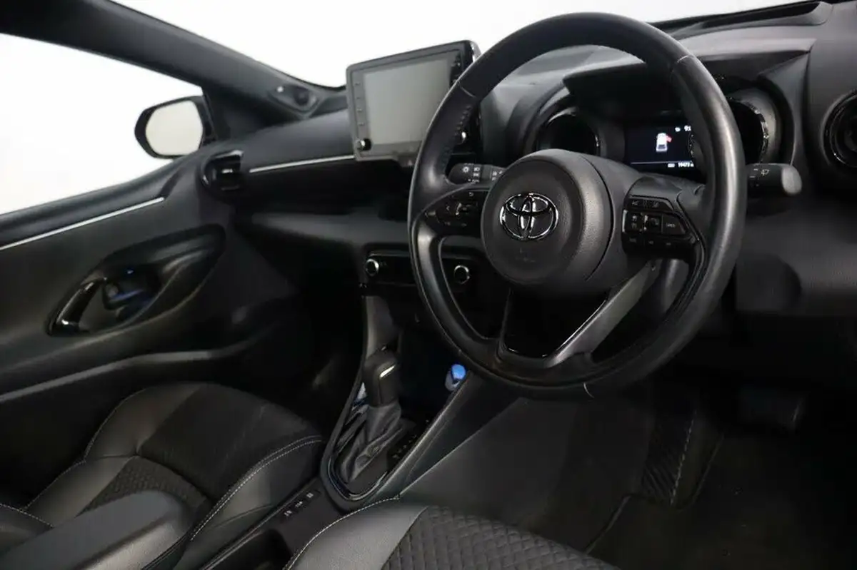 2021-toyota-yaris-15-vvt-i-launch-edition-big-13