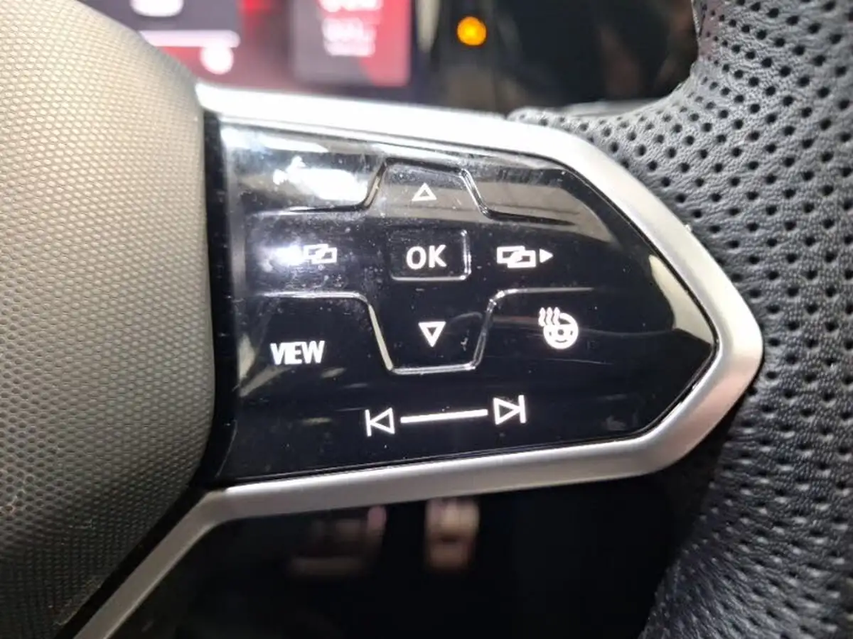 2024-volkswagen-golf-15-etsi-r-line-evo-hatchback-big-15