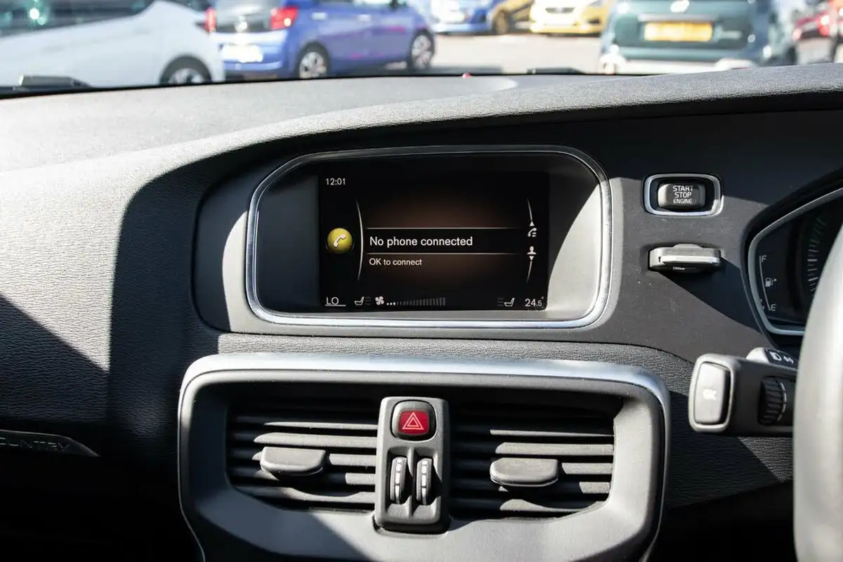 2018-volvo-v40-20td-d2-cross-country-nav-plus-geartronic-big-23