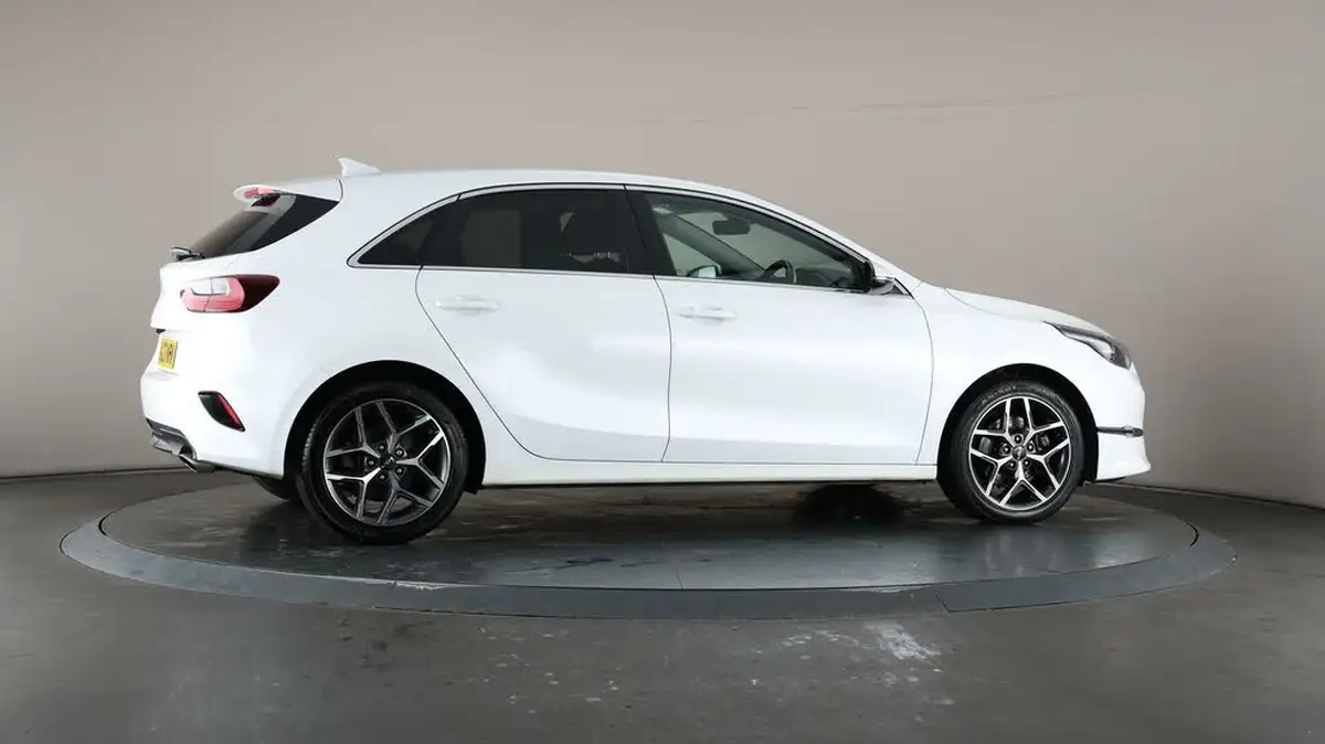 2022-kia-ceed-15-t-gdi-3-hatchback-big-55