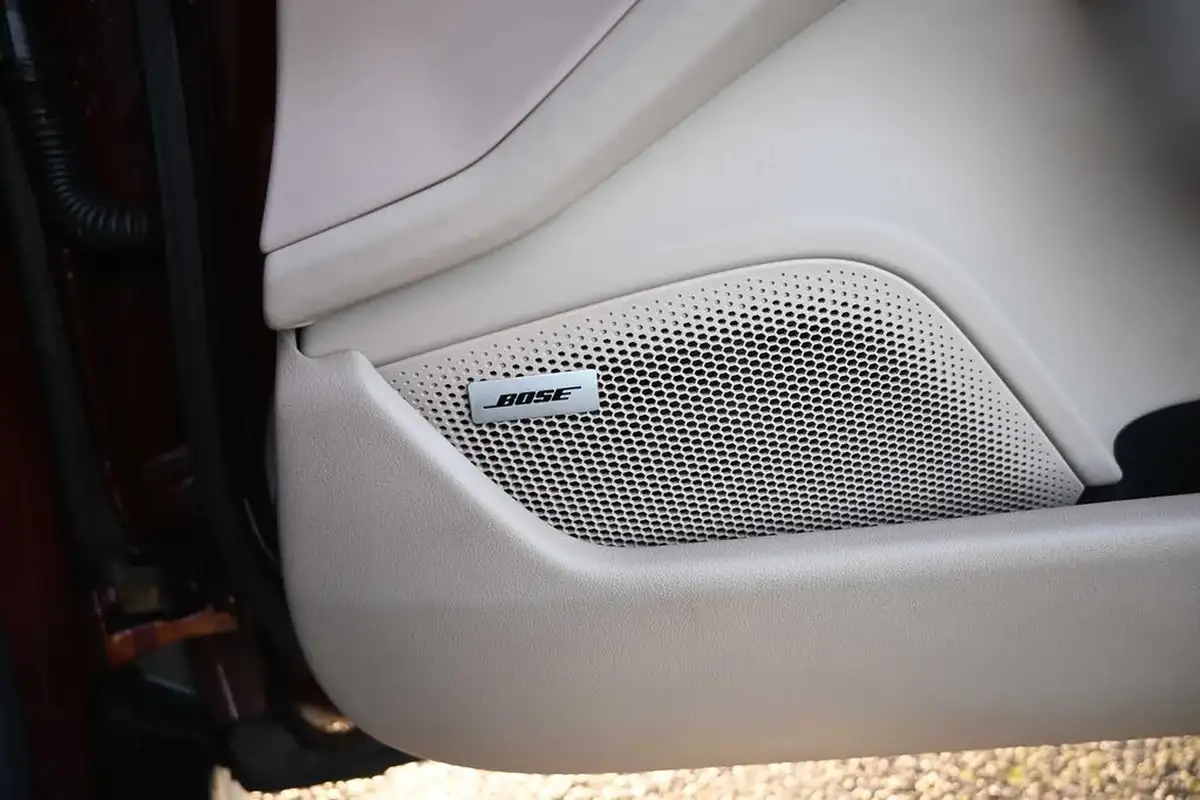 2021-porsche-taycan-e-turbo-big-18