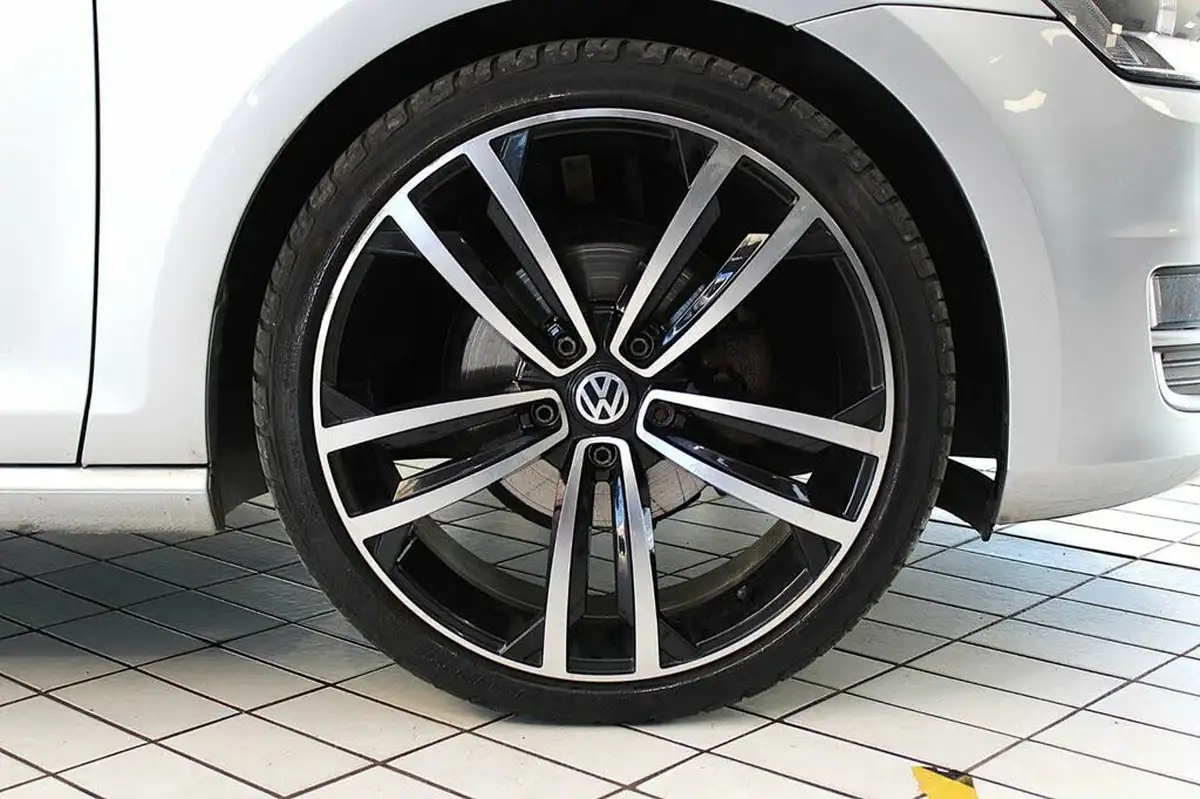 2017-volkswagen-golf-10-tsi-match-bluemotion-edition-5d-dsg-big-8