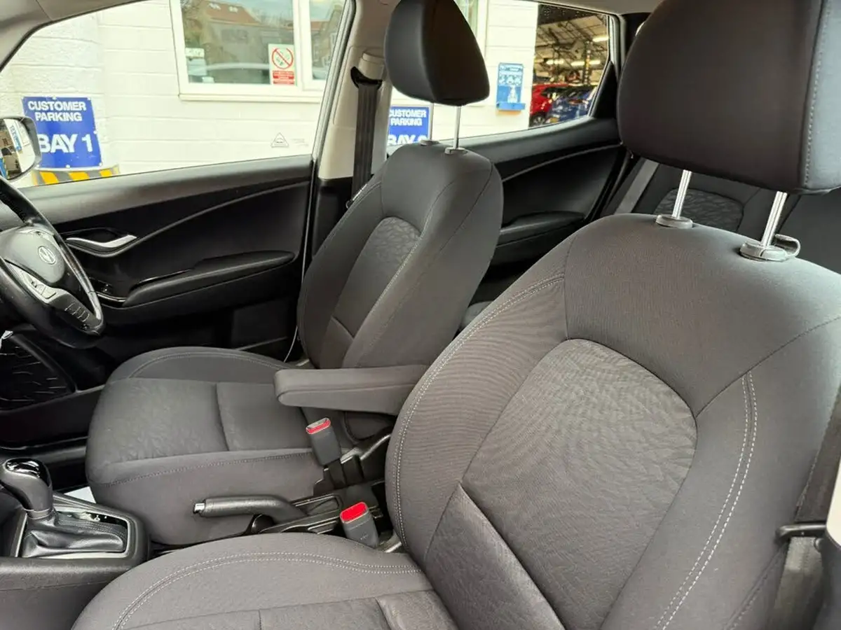 2019-hyundai-ix20-16-se-auto-big-48