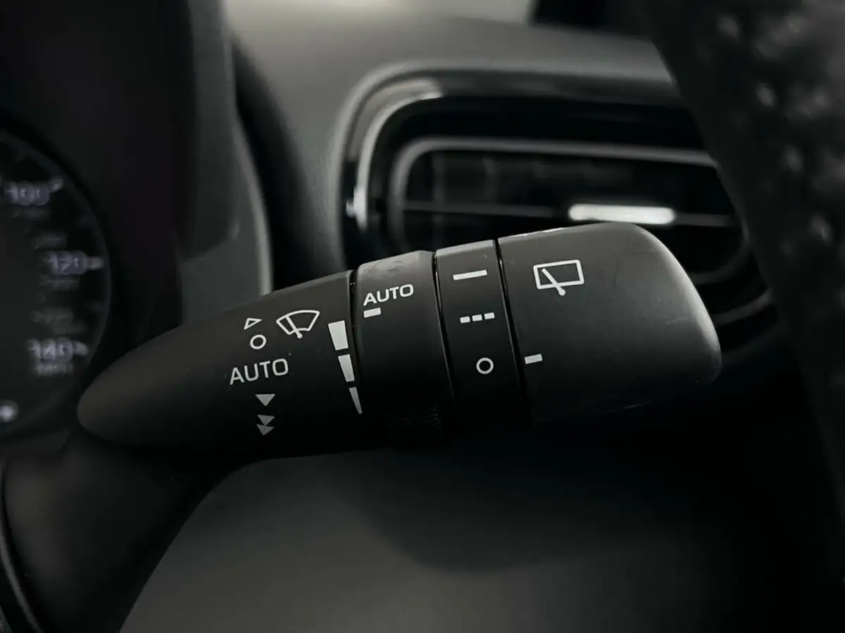 2023-toyota-yaris-15-vvt-i-icon-big-19