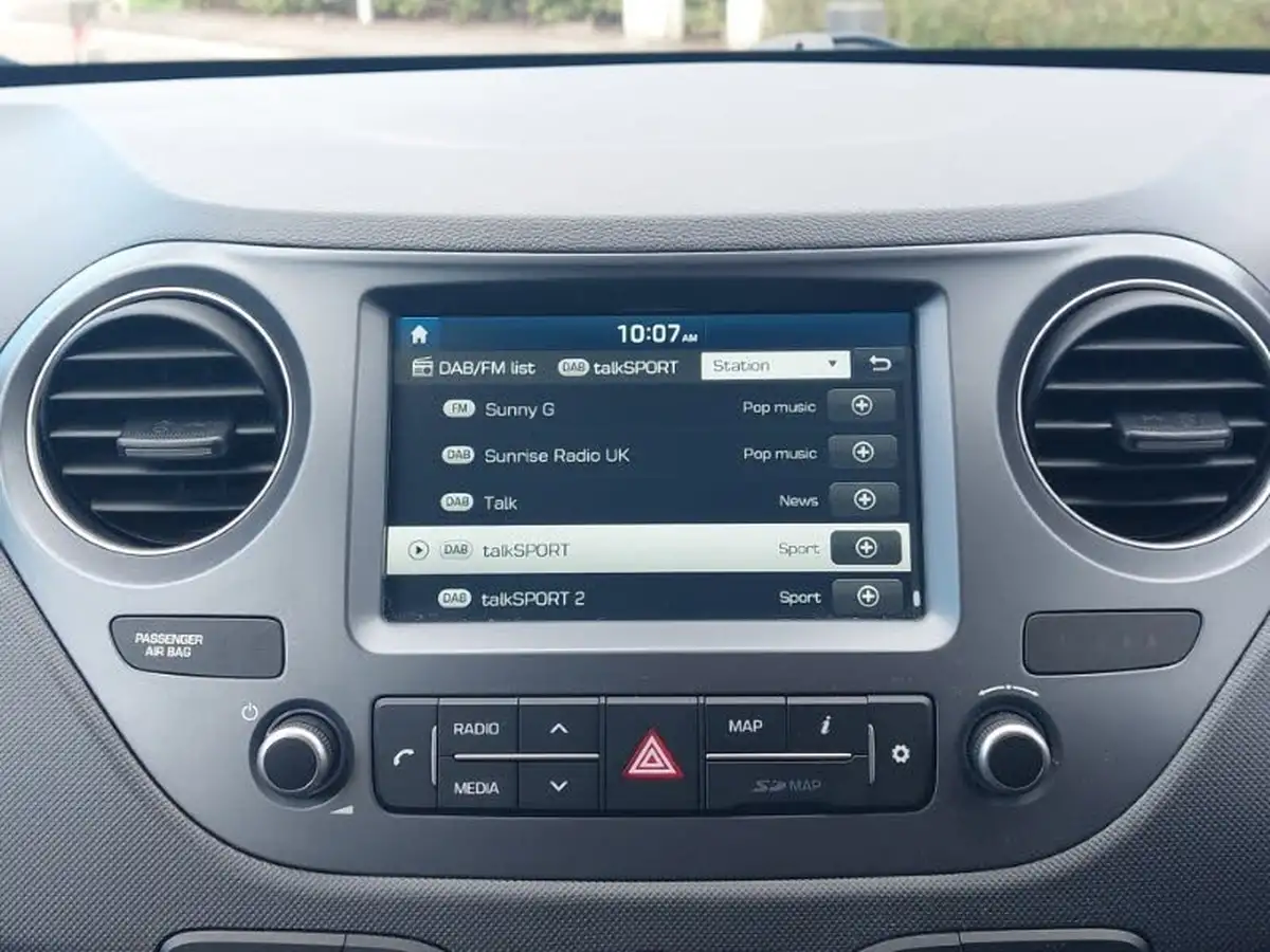 2020-hyundai-i10-10-play-big-9