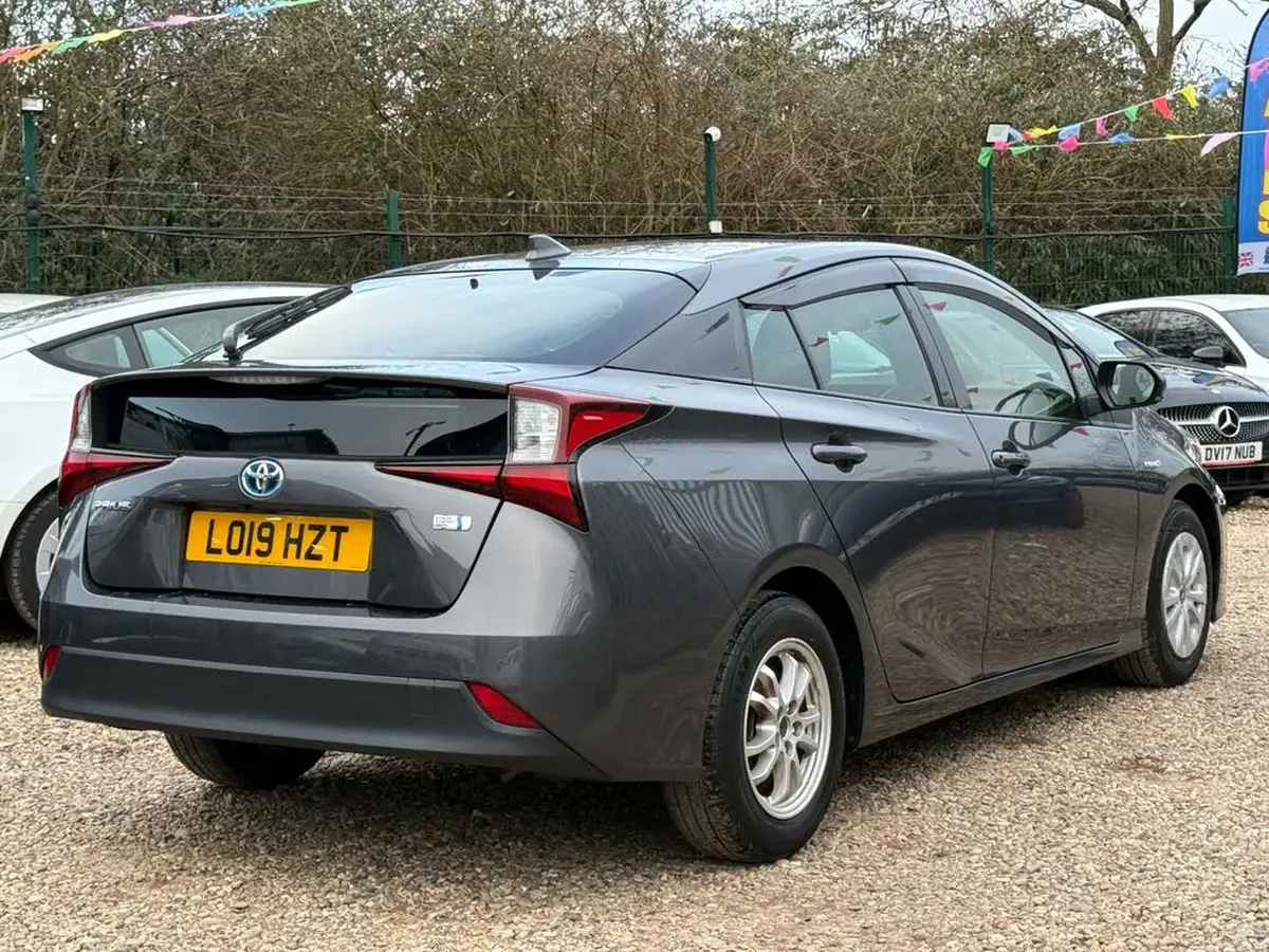 2019-toyota-prius-big-8