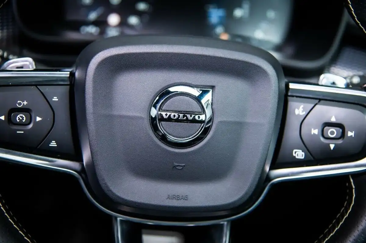 2018-volvo-xc40-20td-d4-first-edition-big-14