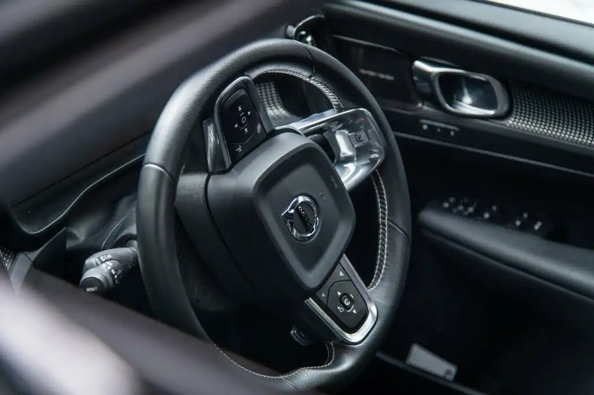 2018-volvo-xc40-20td-d4-first-edition-big-38