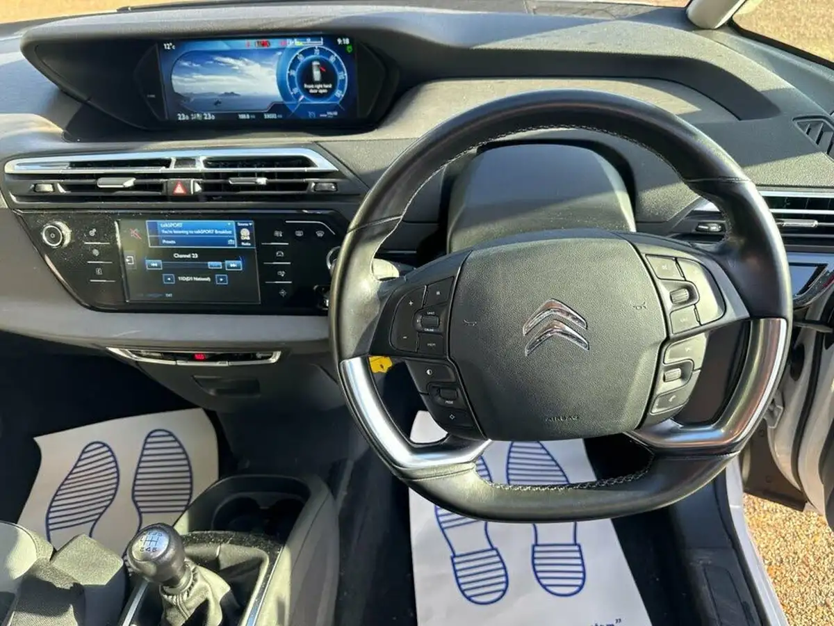 2015-citroen-c4-picasso-16bluehdi-exclusive-big-9