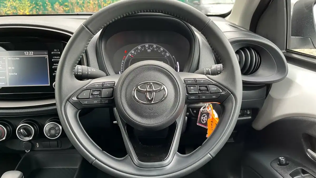 2023-toyota-aygo-x-10-vvt-i-pure-cvt-big-7