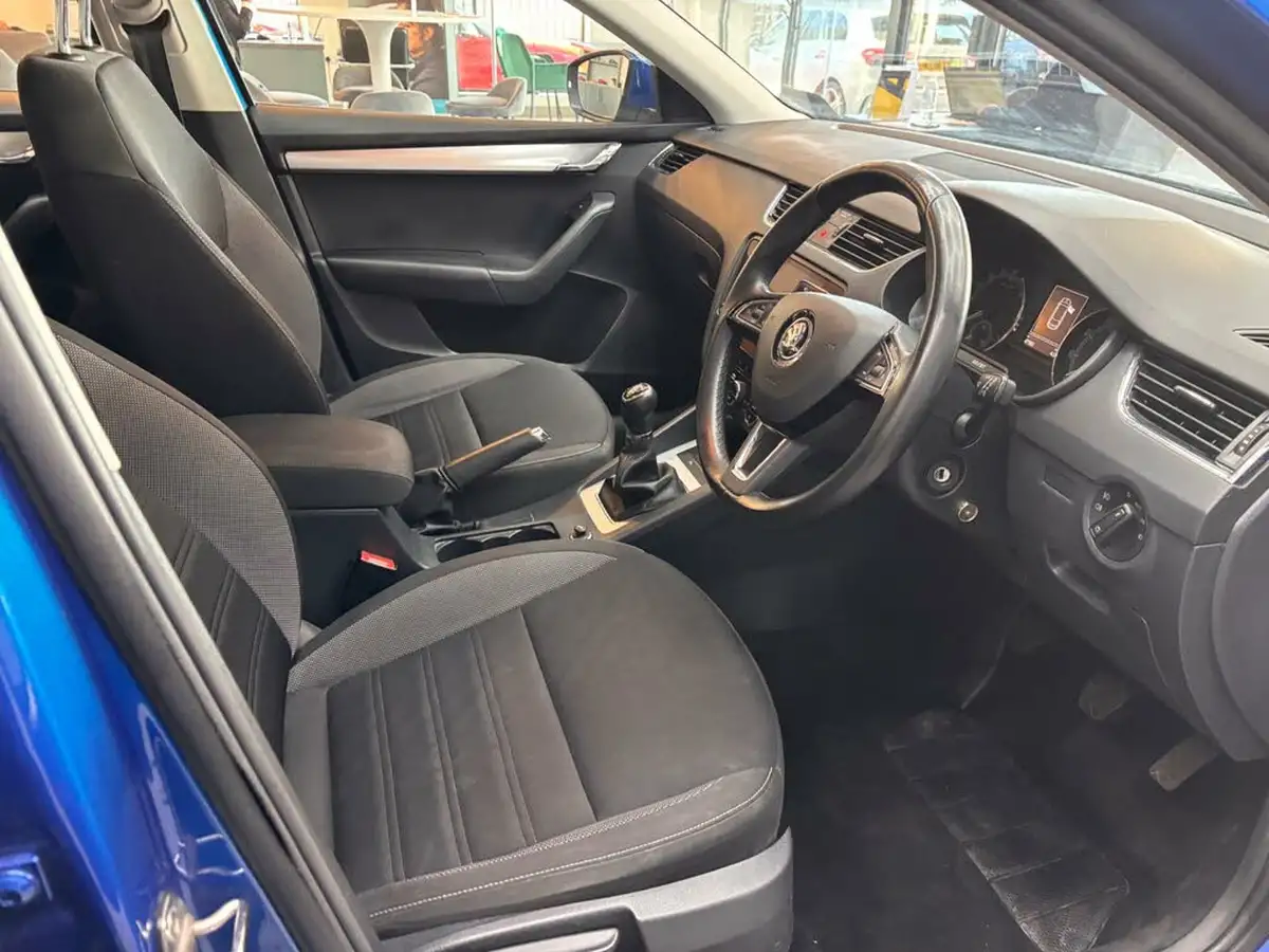 2019-skoda-octavia-16tdi-se-technology-estate-big-16