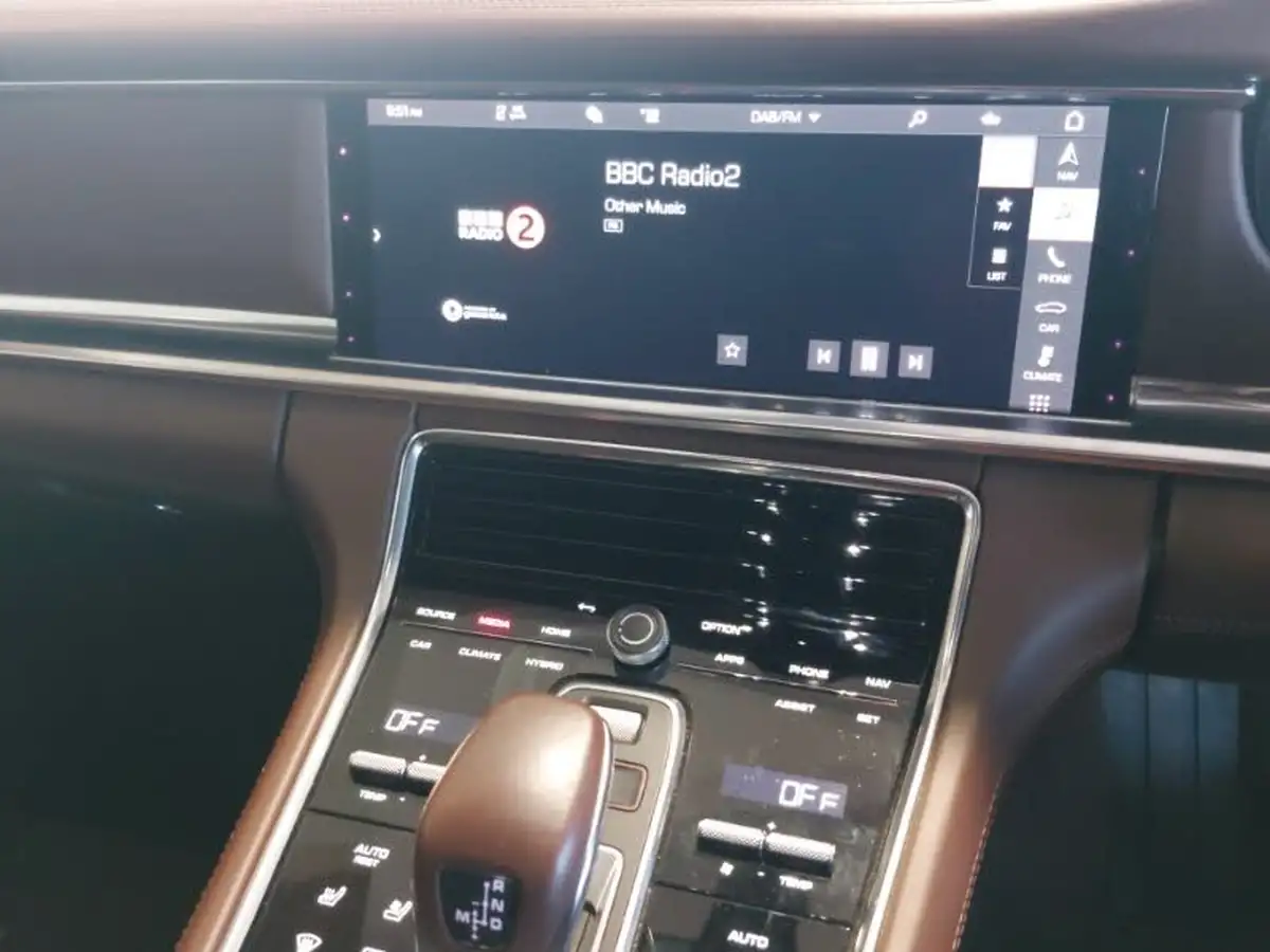 2021-porsche-panamera-30-4-e-hybrid-sport-turismo-big-2